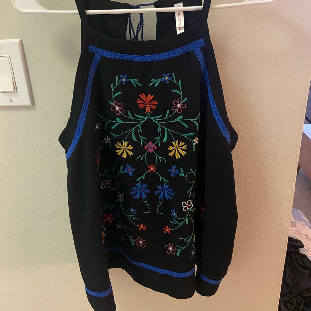 Xhilaration floral embroidered tank top